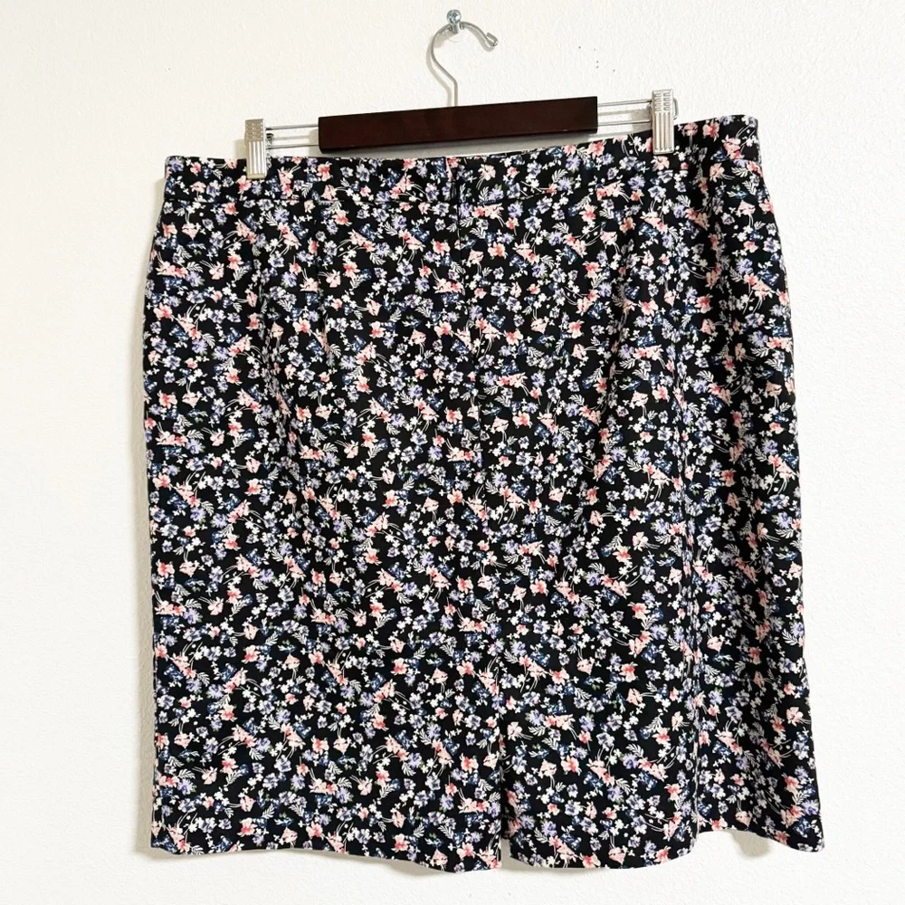 Liz Claiborne Career Floral Pencil Skirt - Picture 2 of 8